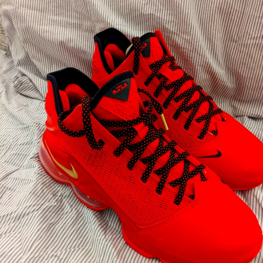 New Lebron 19 Crimson 9.5